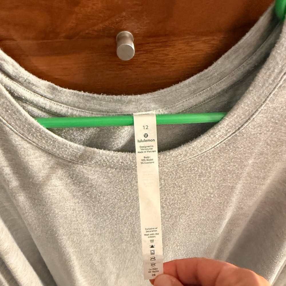 Lululemon Ahletica Light Gray Long Sleeve Tee - Picture 6 of 6